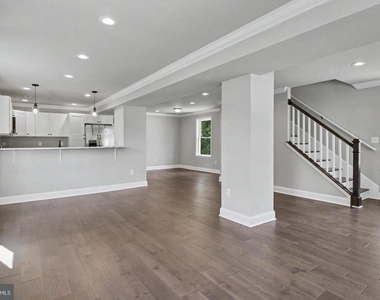 7501 Riddle Avenue - Photo Thumbnail 6