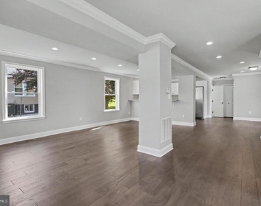 7501 Riddle Avenue - Photo Thumbnail 4