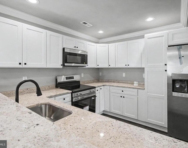 7501 Riddle Avenue - Photo Thumbnail 13