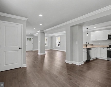 7501 Riddle Avenue - Photo Thumbnail 20