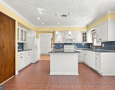 8325 Woodland Road - Photo Thumbnail 14