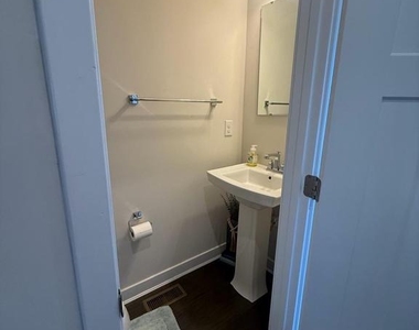 421 Goodwick Drive - Photo Thumbnail 4