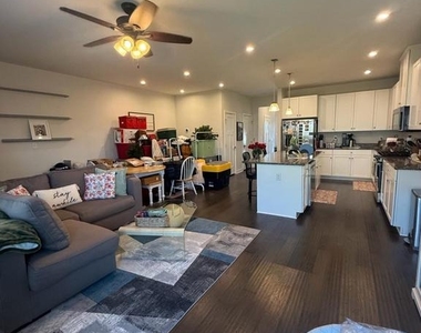 421 Goodwick Drive - Photo Thumbnail 16