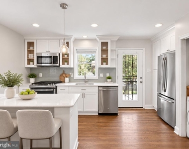5027 11th Street Ne - Photo Thumbnail 4