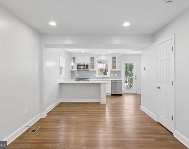 5027 11th Street Ne - Photo Thumbnail 2