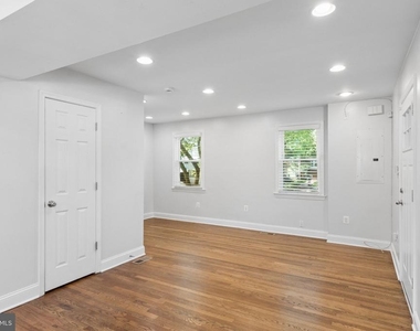 5027 11th Street Ne - Photo Thumbnail 12
