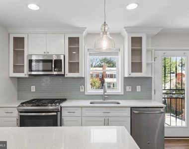 5027 11th Street Ne - Photo Thumbnail 9