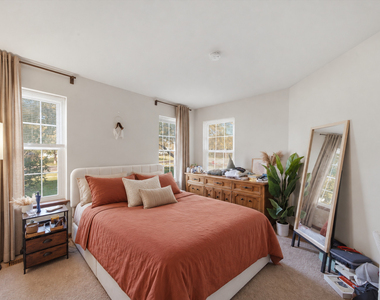 633 W Streamwood Boulevard - Photo Thumbnail 5