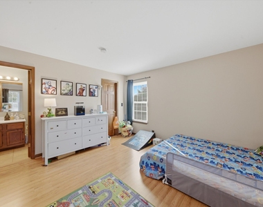 633 W Streamwood Boulevard - Photo Thumbnail 7