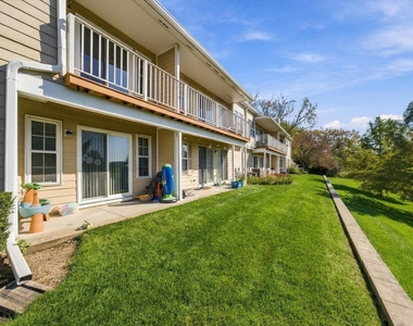 633 W Streamwood Boulevard - Photo Thumbnail 14