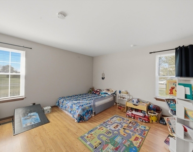 633 W Streamwood Boulevard - Photo Thumbnail 6