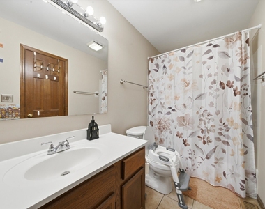 633 W Streamwood Boulevard - Photo Thumbnail 8