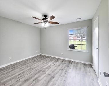 1364 E Wyndham Circle - Photo Thumbnail 9