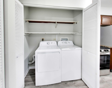1364 E Wyndham Circle - Photo Thumbnail 12