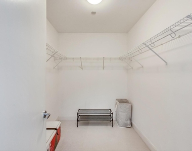 340 E Randolph Street - Photo Thumbnail 13
