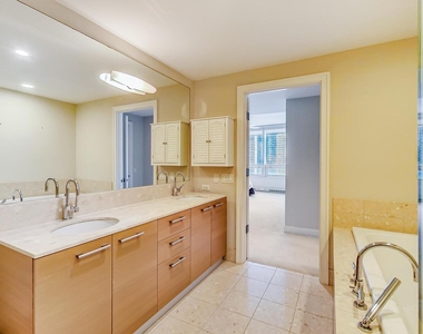 340 E Randolph Street - Photo Thumbnail 15