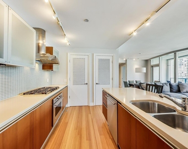 340 E Randolph Street - Photo Thumbnail 8