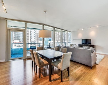 340 E Randolph Street - Photo Thumbnail 3