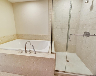 340 E Randolph Street - Photo Thumbnail 14
