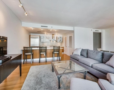 340 E Randolph Street - Photo Thumbnail 5