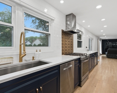 740 Thompson Court - Photo Thumbnail 4