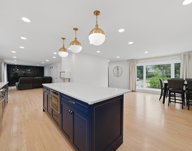 740 Thompson Court - Photo Thumbnail 5
