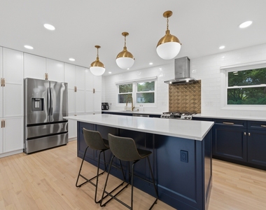 740 Thompson Court - Photo Thumbnail 2