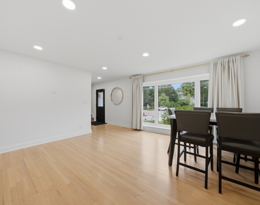 740 Thompson Court - Photo Thumbnail 7