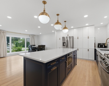 740 Thompson Court - Photo Thumbnail 14