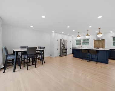 740 Thompson Court - Photo Thumbnail 8