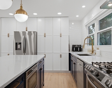 740 Thompson Court - Photo Thumbnail 13