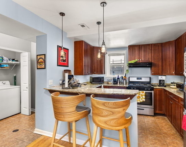 2122 W Huron Street - Photo Thumbnail 3
