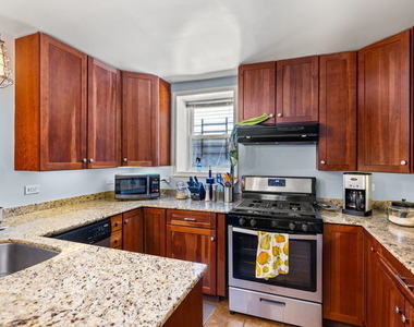 2122 W Huron Street - Photo Thumbnail 4