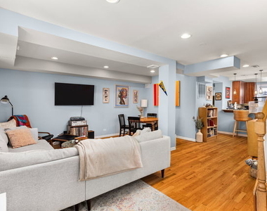 2122 W Huron Street - Photo Thumbnail 9