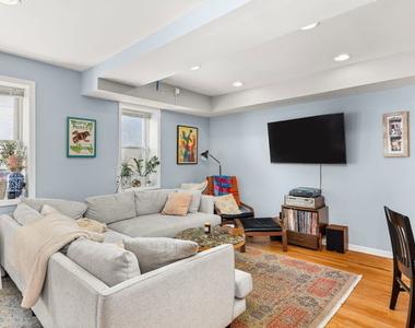 2122 W Huron Street - Photo Thumbnail 8