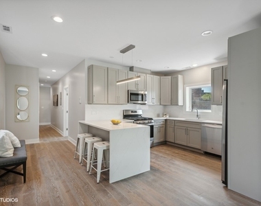 4824 S Champlain Avenue - Photo Thumbnail 2