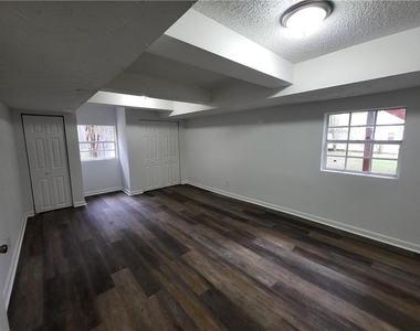 6370 Ashdale Drive - Photo Thumbnail 12