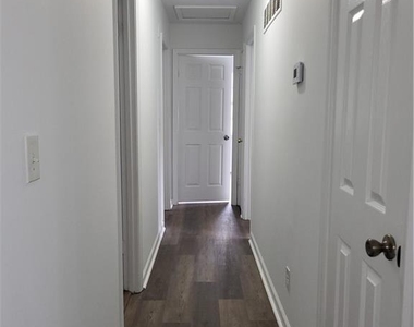 6370 Ashdale Drive - Photo Thumbnail 4