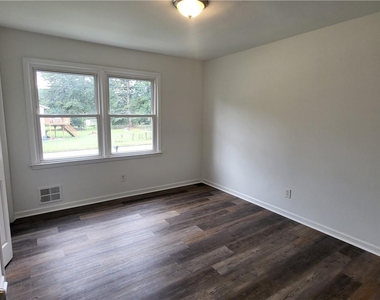 6370 Ashdale Drive - Photo Thumbnail 6