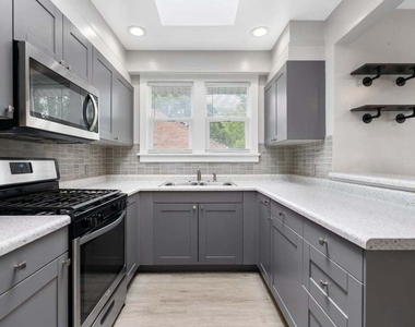 707 Mchenry Avenue - Photo Thumbnail 2