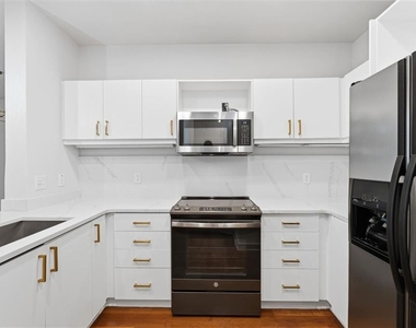 390 17th Street Nw - Photo Thumbnail 2