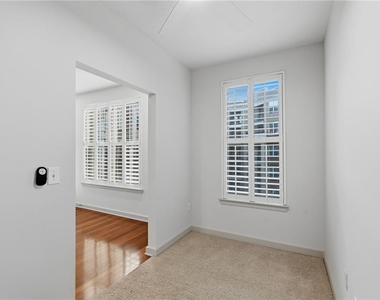 390 17th Street Nw - Photo Thumbnail 32