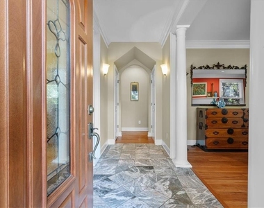 361 Delmont Drive Ne - Photo Thumbnail 3