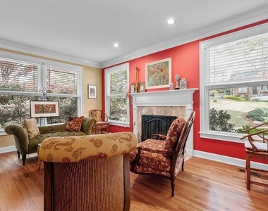 361 Delmont Drive Ne - Photo Thumbnail 5
