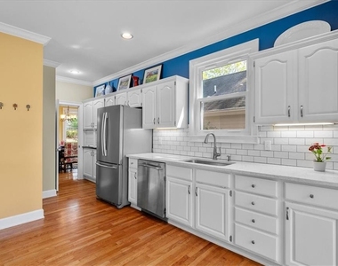 361 Delmont Drive Ne - Photo Thumbnail 9