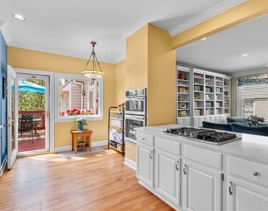 361 Delmont Drive Ne - Photo Thumbnail 10