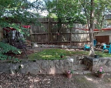 132 Huron Street - Photo Thumbnail 9