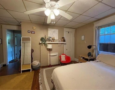 132 Huron Street - Photo Thumbnail 4