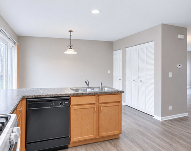 14527 Patriot Square Drive E - Photo Thumbnail 8