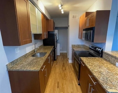 373 Moreland Avenue Ne - Photo Thumbnail 8